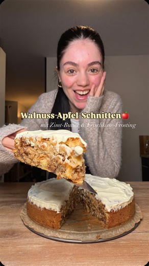 Melina | einfache Rezepte on Instagram: "Walnuss-Apfel-Schnitten 🍎 mit Zimt-Butter & Frischkäse-Frosting 🍰 Diese saftigen Apfelschnitten mit Zimt-Butter-Swirl und cremigem Frischkäsefrosting sind das perfekte Herbst–Winter-Comfortfood. Außen zart gebacken, innen super saftig – und das Frosting macht sie einfach next level. 🤍✨ Speichere dir das Rezept ab, damit du es später schnell wiederfindest — und schreib mir unbedingt, wenn du es nachgebacken hast! Ich freue mich SO über euer Feedback. 🥰