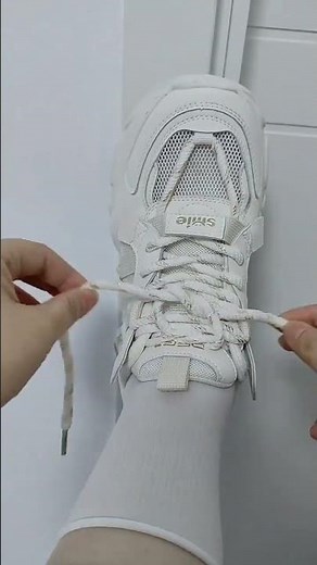 “No More Struggle! Easy & Fast Shoelace Tying Tutorial”