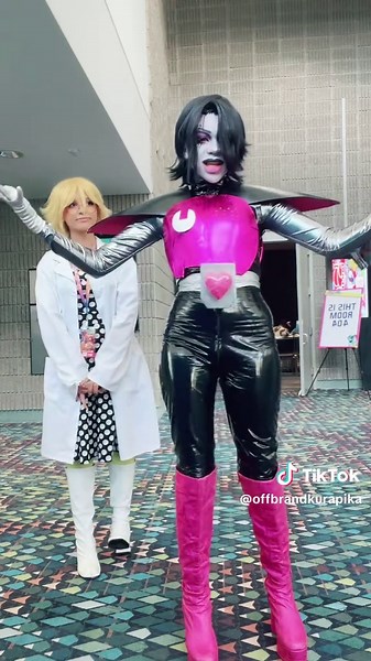 Karaoke Mishaps: Falling Off Stage as Mettaton