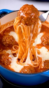 Takeout who? 🤯 One-pot spaghetti meatballs cooks right in the sauce no extra pot. 25 minutes, 1 dish to clean, big comfort vibes. Would you use frozen or homemade meatballs? #PastaRecipe #EasyRecipe #FoodReels #OnePotPasta #Meatballs | Everyday Pasta Recipes