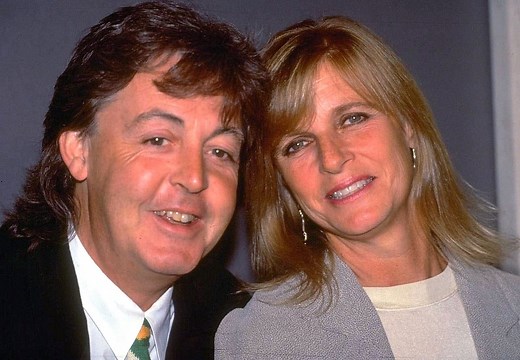 Paul McCartney's Last Words to His Dying Wife Linda McCartney Helped Her 'Gently Slip Away'
