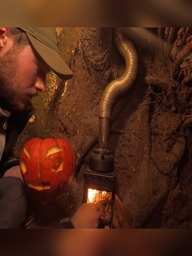 Making a cozy root-cave shelter inside the fallen spruce for true bushcraft survival. 🌲🛖❄️🪵🔥#wildlife #adventure #camping #diy #nature #asmr #bushcraft #survival #fblifestyle | Toy Kar