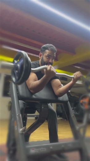 Biceps curls full set #transformation #motivation #bestbodytranformation #gymworkout