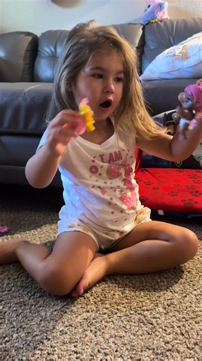 Kari was playing with her dolls, and they had the full storyline: hugs, fights, and even some tooting—just like a real playdate with her girls! 😄 #KariPlaydate #KariAndDolls #KariStoryTime #KariLife #KariRules
