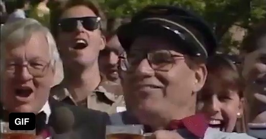 Bill "The Fox" Foster of The Man Show dowing beers. - Funny