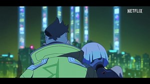 "David đã chết, nhưng Night City vẫn sẽ tiếp tục tồn tại." Teaser của Cyberpunk Edgerunner 2 cho thấy câu chuyện có vẻ sẽ xoay quanh một đứa nhóc nhỏ tuổi, trông như học tiểu học, với một chiếc camera trên tay. | Phê Game