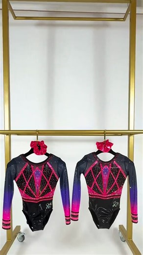 Sparkle & Dream on Instagram: "🇳🇱🇧🇪 Van dichtbij of van veraf… turnpakje Ariana roze-paars blijft oogverblindend 😍✨ 🇬🇧🇺🇸 Up close or from afar… the Ariana pink & purple leotard is absolutely dazzling 😍✨ 🇩🇪🇦🇹 Nah dran oder von Weitem… das Ariana Trikot in Rosa und Lila bleibt einfach atemberaubend 😍✨ 🇫🇷🇧🇪 De près ou de loin… le justaucorps Ariana rose et violet reste tout simplement éblouissant 😍✨ #sparkleanddream #leotard #leo #turnpakje #pakje"