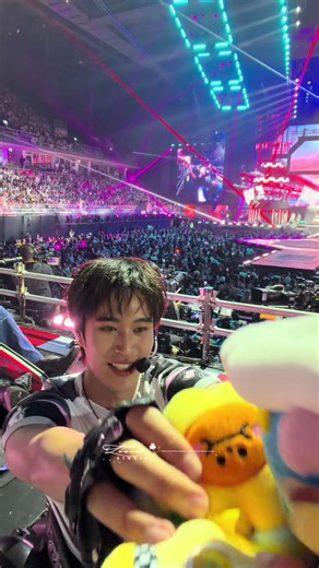 so cute🤩🤩 #gmmtv #lolfanfest2026 #phuwintang #gemini_nt #joongarchen | gemini