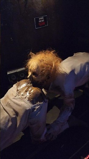 I Can’t Unsee That 😳 #hauntedhouse #scary #creepy #halloweenprop #poisonprops