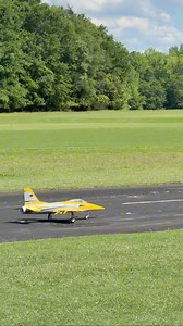 Getting the weekend started with the E-flite Habu XS 80mm EDF RC jet! Jorge Pérez showing us how it's done with the SpektrumRC iX20SE. 😎 #HorizonHobby #EfliteRC #HabuXS #RCJet | Horizon Hobby