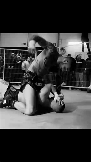 Bloody fight in Octagon arena🔥😤 #shorts #youtubeshorts #mma #octagon #ufc #knockout