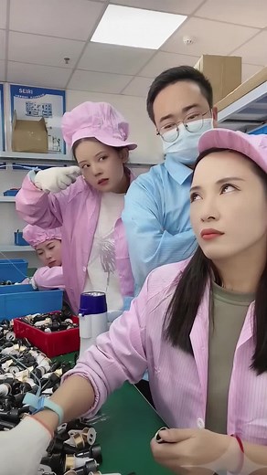 The team leader came to inspect the work🫣🫣🫣#Factory girl#funny #foryou #fyp #cute