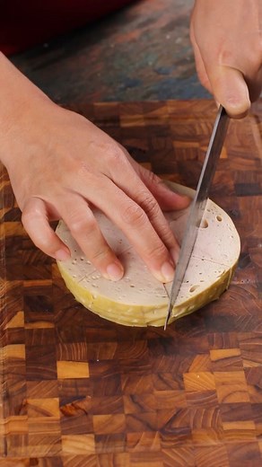 3 CÁCH CẮT GIÒ, CHẢ BÀY CỖ TẾT l Thì ra đây là ý nghĩa và cách làm 1. Cách cắt khoanh giò lụa “Tam Đa” Phúc-Lộc-Thọ 2. Cách xếp đĩa chả quế hoa thị 3. Cách cắt khoanh giò lụa hoa dây viên mãn tròn đầy #LearnOnTikTok #yeubeprecipe #AnCungTikTok #ThanhThoiLuotTet #xemngaymeohay #esheepkitchen #yeubep #trending #viral #xuhuong