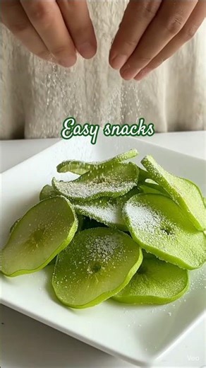 Healthy & Crispy Pear Chips Recipe🍐#foryou #reels #viral #shorts #snacks #fyp #fruit