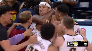 Game 1 最後關頭，Chet Holmgren 連續投失兩記罰球- Christian Braun 拉下籃板，Russell Westbrook 運球切進、傳送；Aaron Gordon 命中致勝三分 💥 Denver Nuggets 打出19-6攻勢完結賽事，終以121-119在客場贏全場大部份時間領先的Oklahoma City Thunder，領先局數1-0。 - 這是Gordon 在今個季後賽第二球致勝球。 - 來源：NBA、Basketball Reference、AP、NBA on TNT | 極力誌籃球 Clutch