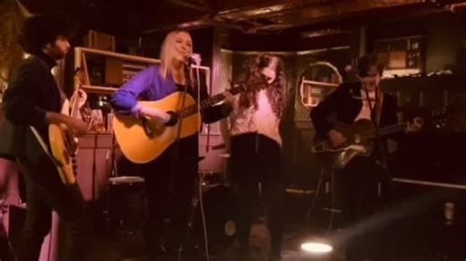 What happens when you go to the @rlilionsden for just a little while? You get to jump up and play with these talented musicians. @johnny_irion @thekatwinston @michaelaaronmusic @gwinnard Thank you @sidelielise for the video #storyteller #americanasingersongwriter | Lisa Michelle Anderson
