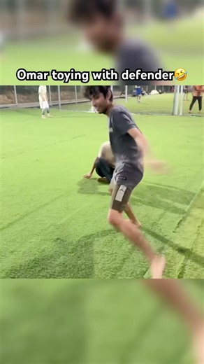 Omar toying with defender🔥😂