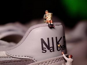 sacai的正确打开方式～#球鞋 #微距摄影 #微缩景观 @抖音小助手