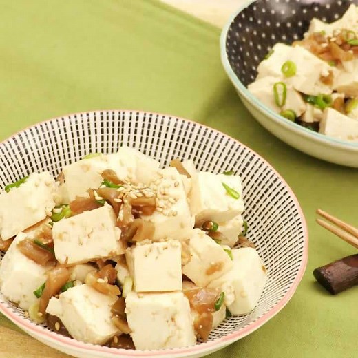 切って和えるだけ！ 豆腐とザーサイのピリ辛和えのレシピ動画・作り方 | デリッシュキッチン