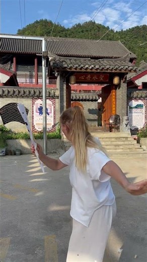 Learning the Tai Chi Fan in Wudang Mountains