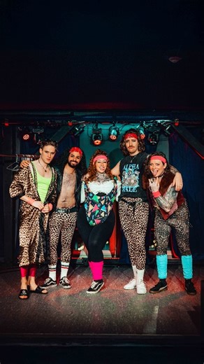 Kupfergold | GLAM FOLK MIT GLAM 👄 Sexy Tourabschluss der Eisheiligen Nacht in Potsdam: Kurzer Outfit Check bevor es auf die Bühne ging. Who can,... | Instagram