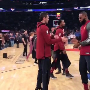 Handshakes Goals. 🔥🔥🔥 | I <3 Basketball