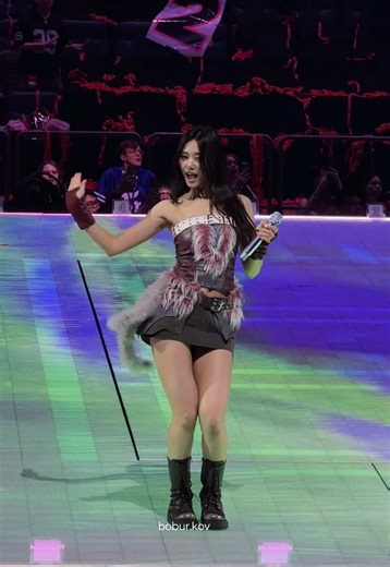 Tzuyu got m’s in her bank account @TWICE nyc day 1 @UBS Arena #twice #tzuyu #thisisforworldtour #whatislove #nyc