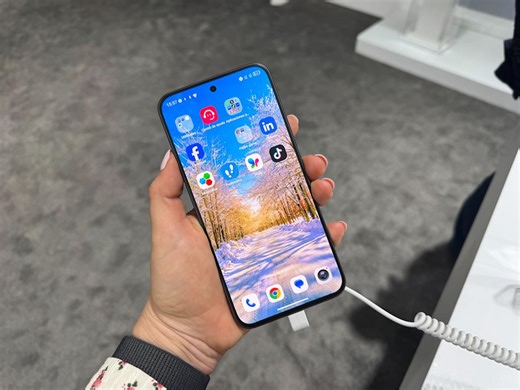 Honor's Robot Phone Is the First of Its Kind, Integrating Robotics Into a Smartphone