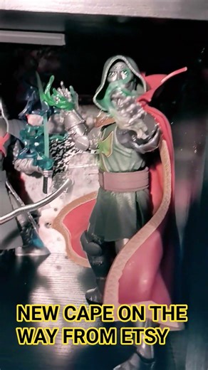 MARVEL LEGENDS NEW EMPEROR DOOM CAPE IS POOP LOL