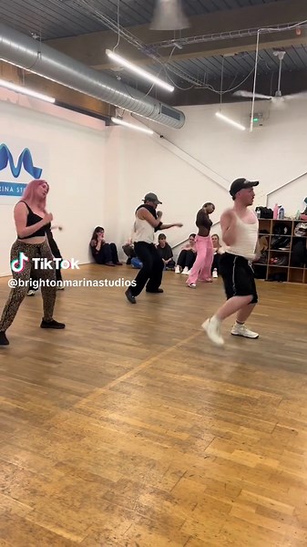 Love watching Kpop music videos and performances? 🎤 Want to learn the dances like your favourite idols? 🕺 Our weekly K-pop dance class, taught by Luke Bates, is a great way to be taught choreography in a fun, inclusive environment alongside other K-pop fans and anyone who is just interested in the style of dance! 🪩 Book your class online on our website now! 💙✨ 📆 Monday ⏰ 7:00 - 8:00pm 📍Marina Studios, Brighton #dancer #dance #brighton #dancestudios #danceclass #danceclasses #dancevideo #be