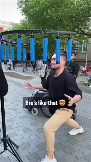 Exploring Robot Vibes in Creative Reels