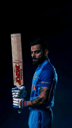 CRICBUZZ on Instagram: "1997년 개봉한 영화 Titanic은 잭과 로즈의 운명적인 사랑을 통해 비극 속에서도 오래 남는 감정의 깊이를 보여주는 작품입니다. 화려한 연출보다 인물의 감정에 더 집중한 제임스 카메론 감독의 스타일은 지금 다시 봐도 묘하게 가슴을 울리죠. 배가 침몰하는 장면이 아닌, 두 사람이 서로를 바라보던 순간들이 더 강하게 기억에 남는 영화이기도 합니다. 이 감정을 완성해주는 곡이 바로 셀린 디온의 *“My Heart Will Go On”*입니다. 처음 들으면 잔잔한데, 어느 순간 자연스럽게 가슴이 벅차오르는 느낌을 줍니다. 특히 후반부의 고조되는 보컬은 영화 속 잭과 로즈의 마지막 장면과 겹쳐지면서 괜히 마음이 서늘해지기도 하고요. 많은 분들이 “이 노래가 나오면 왜 그 장면이 자동으로 떠오르는지 모르겠다”고 말하는데, 그만큼 영화와 음악이 자연스럽게 얽혀 있는 곡입니다. 1998년 아카데미 주제가상을 비롯해 여러 상을 휩쓴 건 단지 인기 때문