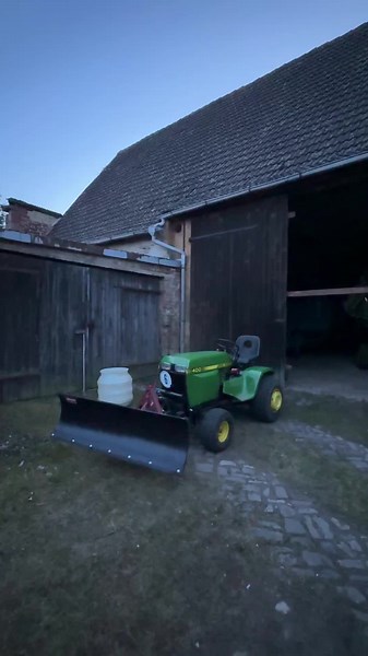 John Deere 400 with snow plow and full hydraulics #johndeere #johndeere400 #jd #hydraulic #hydraulics #mechanic