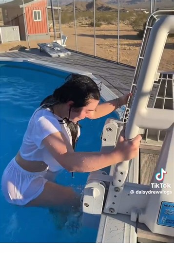 #pool #wet #wetlook #bath