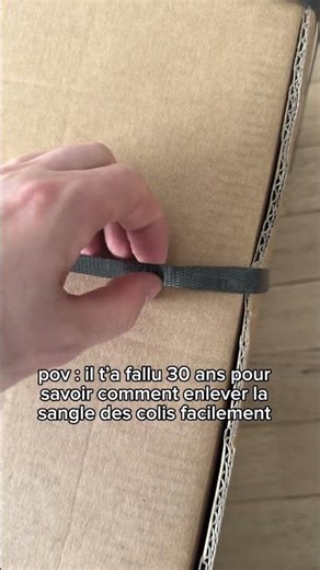 How to easily remove the strapping from packages?