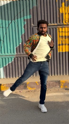 Syra_dance on Instagram: "Enamo Etho 🚶🏻‍➡️ 🤍 ✨ . . Chereo : @krishna_krish_bboy . . Studio: @syra_dance_academy . . #trending #dance #viral #trendingsongs"