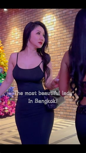 The most beautiful ladies in Bangkok! #beauty #bangkok #walk