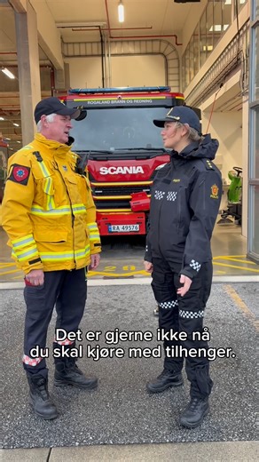 Uværet Amy er på vei, og det er meldt kraftige vindkast og mye nedbør. Tenk på dette før og når det blåser og regner de neste dagene👇 🚗 Unngå å kjøre over broer med lette biler, og kjøretøy og hengere med stort vindfang. 🛻 Sikre last på både bil og henger, uansett hvor kort kjøreturen er. 🪴Sikre alle løse gjenstander rundt hus, hytte, og i strandsone. Husk trampolinen! 📸Ikke oppsøk stormen eller utsett deg for fare. 🌊Rens sluker og kummer for å unngå oversvømmelser. 🪫Vær foreberedt på ste