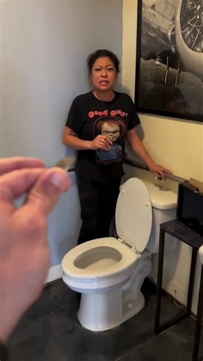 🦎 Hilarious Lizard Prank: You Won't Believe Her Reaction! 😂