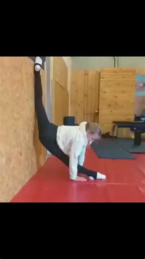 Contortion Style | Emilia 2021 | Instagram
