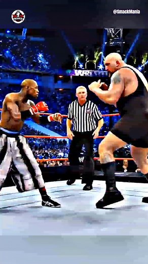 🥊💥 When WWE met Boxing at WrestleMania! The Giant Big Show vs The Fastest Hands in Boxing – Floyd Mayweather! One punch. One shock. One unforgettable moment 😱🔥 Who remembers this iconic clash? 👇👇 #BigShowVsMayweather #WWEvsBoxing #WrestleMania #WWEMoments #ViralWWE #WWEShorts #BoxingLegend #WWEKnockout #WWEIndia #HindiEnglishContent | SmackMania