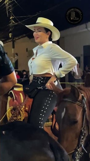 Majesty and beauty: beautiful Colombian women in their finest attire at the parade. #ladiesandhorses