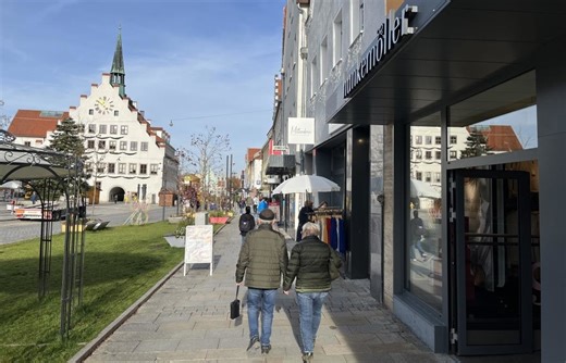 Shoppingboom oder verwaiste Gassen? Aktives Neumarkt plant lange Einkaufsabende.