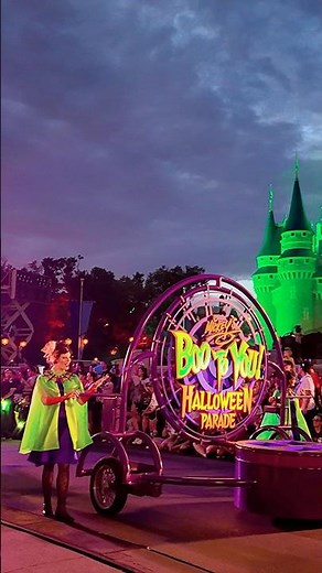 Mickey’s Boo-To-You Halloween Parade | Not-So-Scary Party Highlight in 4K 🎃 #disneyhalloween