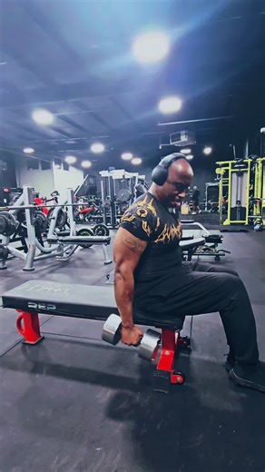 This isn’t about intensity, it’s about durability. Anyone can start loud. Few finish solid. #fyp #gymlife #gymmotivation #consistency #discipline