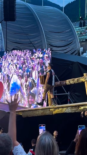 🔥 Es ist soweit – Andreas Gabalier & Band live in Kitzbühel! 🎶 #musikfestivalkitzbühel #andreasgabalier #kitzmusik #rassunddorner #kitzbühel #gamsstadt #specialevents #tennisstadionkitzbühel | Kitz Musik GmbH