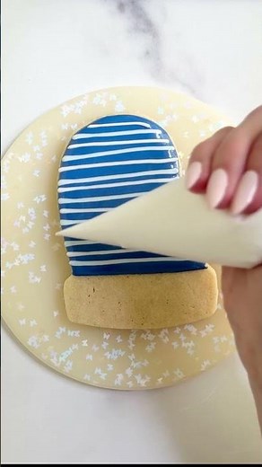 Decorating a Mitten Sugar Cookie