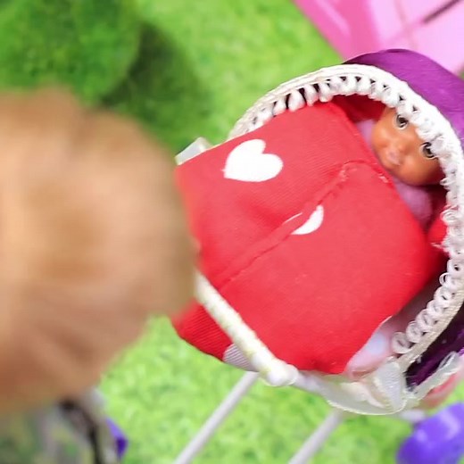 DIY Baby Doll Hacks and Crafts / Miniature Baby, Baby Bath, Bib and More!#DIY #BabyDoll #Hacks #Crafts #Miniature #Ideas #Handmade #Barbie #LaLiLu