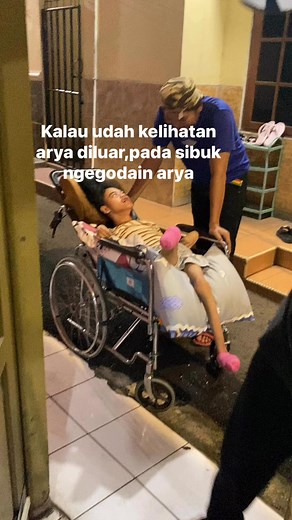 Udah remaja , digodain masalah cewek senyum2 aja aryanya😀😀 | Dwi Astuti Julaita