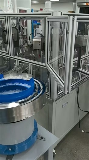 Plastic piston rod assembly machine